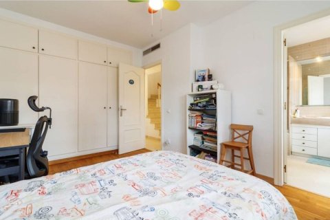 Huoneisto myytävänä Gava, Barcelona, Espanja, 5 makuuhuonetta, 292 m2 No. 192061 - kuva 22