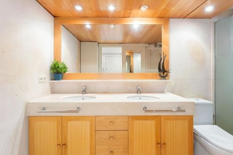 Huoneisto myytävänä Barcelona, Espanja, 5 makuuhuonetta, 273 m2 No. 192059 - kuva 19