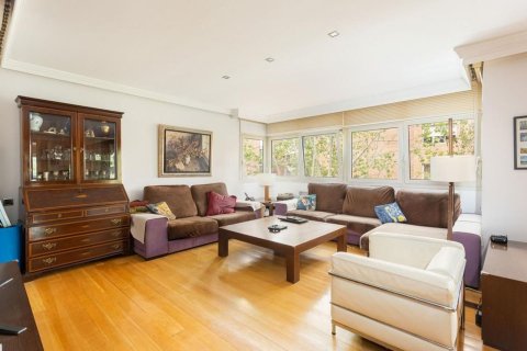Huoneisto myytävänä Barcelona, Espanja, 5 makuuhuonetta, 273 m2 No. 192059 - kuva 7
