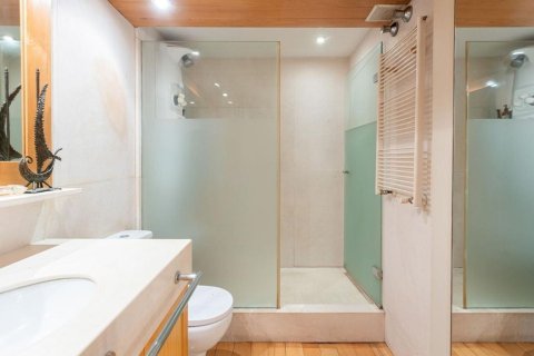 Huoneisto myytävänä Barcelona, Espanja, 5 makuuhuonetta, 273 m2 No. 192059 - kuva 24