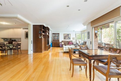 Huoneisto myytävänä Barcelona, Espanja, 5 makuuhuonetta, 273 m2 No. 192059 - kuva 8