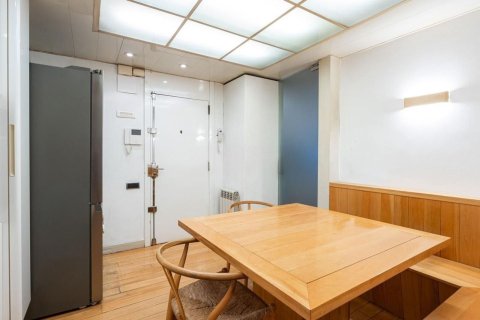 Huoneisto myytävänä Barcelona, Espanja, 5 makuuhuonetta, 273 m2 No. 192059 - kuva 15