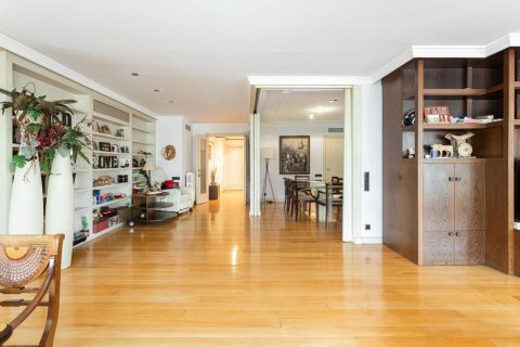 Huoneisto myytävänä Barcelona, Espanja, 5 makuuhuonetta, 273 m2 No. 192059 - kuva 9