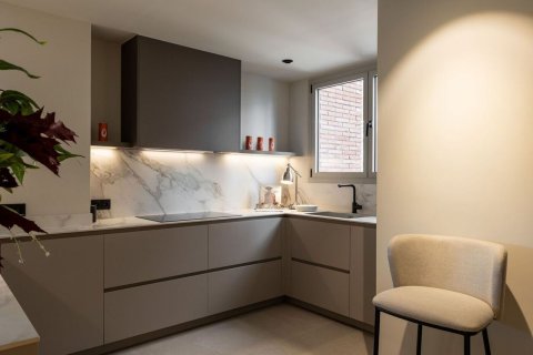 Huoneisto myytävänä Barcelona, Espanja, 5 makuuhuonetta, 200 m2 No. 192060 - kuva 15