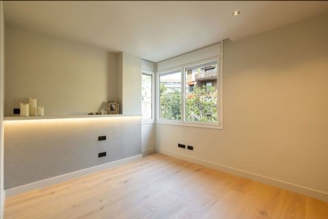 Huoneisto myytävänä Barcelona, Espanja, 5 makuuhuonetta, 200 m2 No. 192060 - kuva 22
