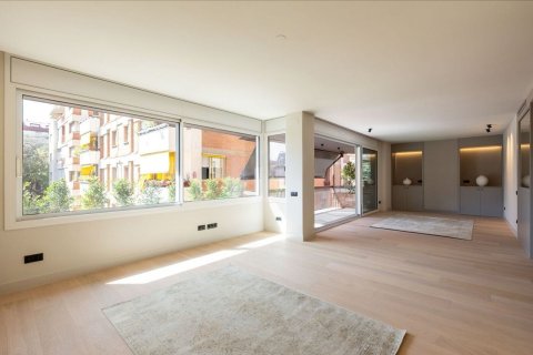 Huoneisto Barcelona, Espanja 5 makuuhuonetta, 200 m2 No. 192060