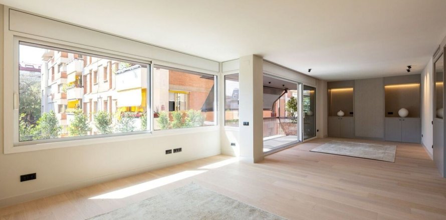 Huoneisto Barcelona, Espanja 5 makuuhuonetta, 200 m2 No. 192060