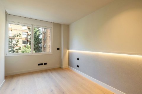 Huoneisto myytävänä Barcelona, Espanja, 5 makuuhuonetta, 200 m2 No. 192060 - kuva 24