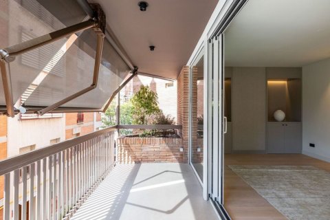 Huoneisto myytävänä Barcelona, Espanja, 5 makuuhuonetta, 200 m2 No. 192060 - kuva 5