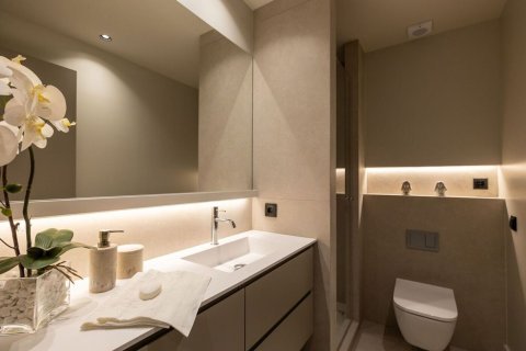 Huoneisto myytävänä Barcelona, Espanja, 5 makuuhuonetta, 200 m2 No. 192060 - kuva 17