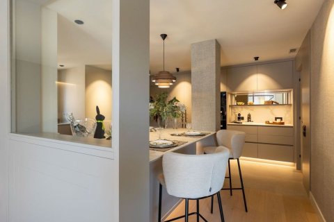 Huoneisto myytävänä Barcelona, Espanja, 5 makuuhuonetta, 200 m2 No. 192060 - kuva 10