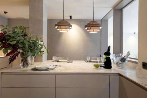 Huoneisto myytävänä Barcelona, Espanja, 5 makuuhuonetta, 200 m2 No. 192060 - kuva 14
