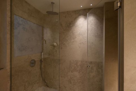 Huoneisto myytävänä Barcelona, Espanja, 5 makuuhuonetta, 200 m2 No. 192060 - kuva 21
