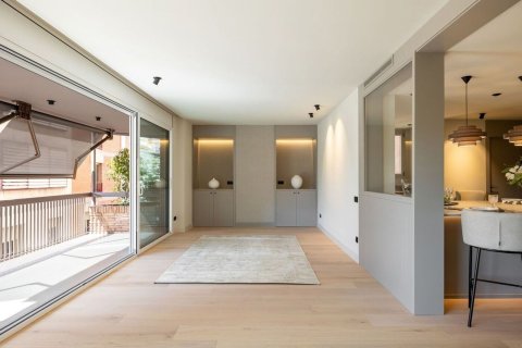 Huoneisto myytävänä Barcelona, Espanja, 5 makuuhuonetta, 200 m2 No. 192060 - kuva 4