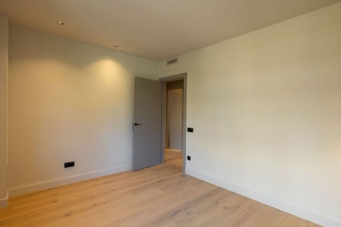 Huoneisto myytävänä Barcelona, Espanja, 5 makuuhuonetta, 200 m2 No. 192060 - kuva 23