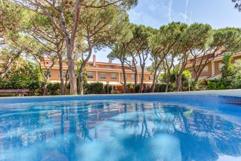 Villetta a schiera a Gava, Barcelona, Spagna 3 camere da letto, 265 mq. N° 192062
