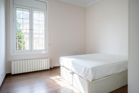 Huoneisto myytävänä Barcelona, Espanja, 5 makuuhuonetta, 203 m2 No. 192058 - kuva 16