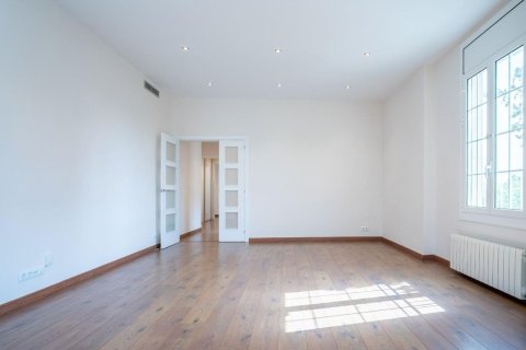 Huoneisto myytävänä Barcelona, Espanja, 5 makuuhuonetta, 203 m2 No. 192058 - kuva 6