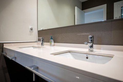 Huoneisto myytävänä Barcelona, Espanja, 5 makuuhuonetta, 203 m2 No. 192058 - kuva 23