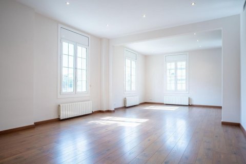 Huoneisto myytävänä Barcelona, Espanja, 5 makuuhuonetta, 203 m2 No. 192058 - kuva 5