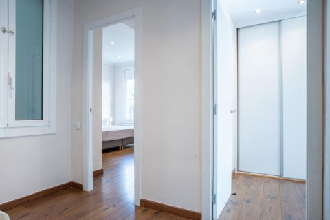 Huoneisto myytävänä Barcelona, Espanja, 5 makuuhuonetta, 203 m2 No. 192058 - kuva 10