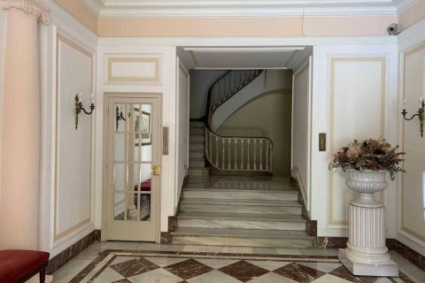 Huoneisto myytävänä Barcelona, Espanja, 5 makuuhuonetta, 203 m2 No. 192058 - kuva 3