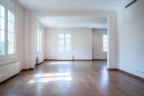 Huoneisto myytävänä Barcelona, Espanja, 5 makuuhuonetta, 203 m2 No. 192058 - kuva 4
