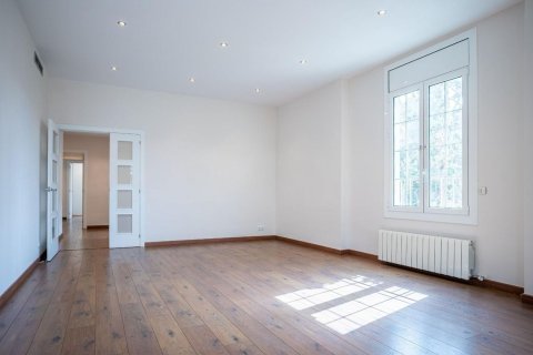 Huoneisto myytävänä Barcelona, Espanja, 5 makuuhuonetta, 203 m2 No. 192058 - kuva 8