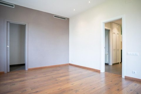 Huoneisto myytävänä Barcelona, Espanja, 5 makuuhuonetta, 203 m2 No. 192058 - kuva 7