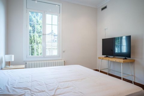Huoneisto myytävänä Barcelona, Espanja, 5 makuuhuonetta, 203 m2 No. 192058 - kuva 11