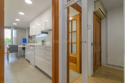 Huoneisto myytävänä Sant Joan Despi, Barcelona, Espanja, 3 makuuhuonetta, 151 m2 No. 167049 - kuva 10