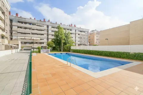 Huoneisto myytävänä Sant Joan Despi, Barcelona, Espanja, 3 makuuhuonetta, 151 m2 No. 167049 - kuva 2