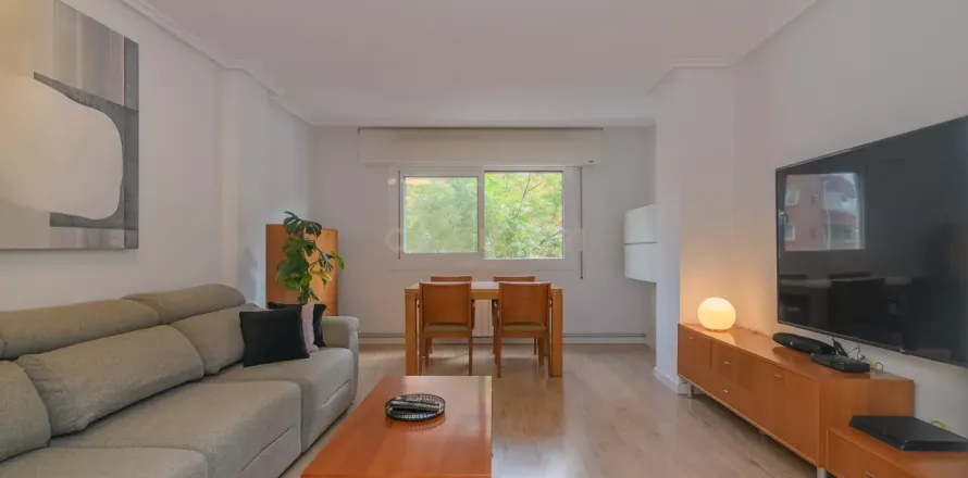 Huoneisto Sant Joan Despi, Barcelona, Espanja 3 makuuhuonetta, 151 m2 No. 167049