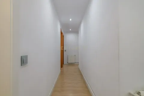 Huoneisto myytävänä Sant Joan Despi, Barcelona, Espanja, 3 makuuhuonetta, 151 m2 No. 167049 - kuva 18