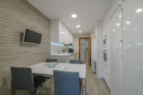 Huoneisto myytävänä Sant Joan Despi, Barcelona, Espanja, 3 makuuhuonetta, 151 m2 No. 167049 - kuva 7