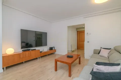 Huoneisto myytävänä Sant Joan Despi, Barcelona, Espanja, 3 makuuhuonetta, 151 m2 No. 167049 - kuva 16