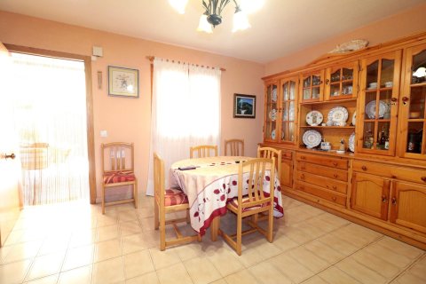 Townhouse for sale in Torrevieja, Alicante, Spain 3 bedrooms, 85 sq.m. No. 190319 - photo 9
