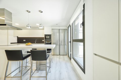 Dzīvoklis pārdošanā Madrid, Spānijā 4 istabas, 200 m2 Nr. 143141 - attēls 8