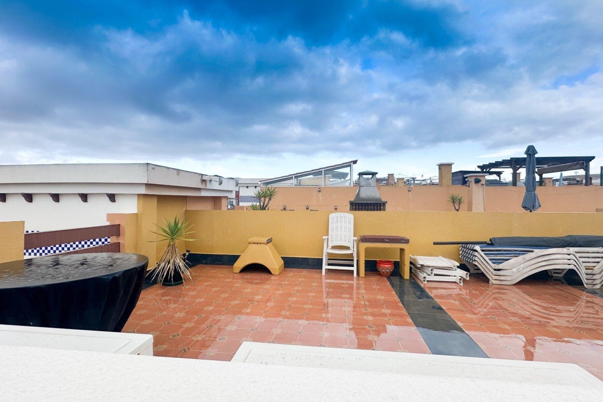 Apartamento en Torrevieja, Alicante, España 2 dormitorios, 66 m2 No. 167309