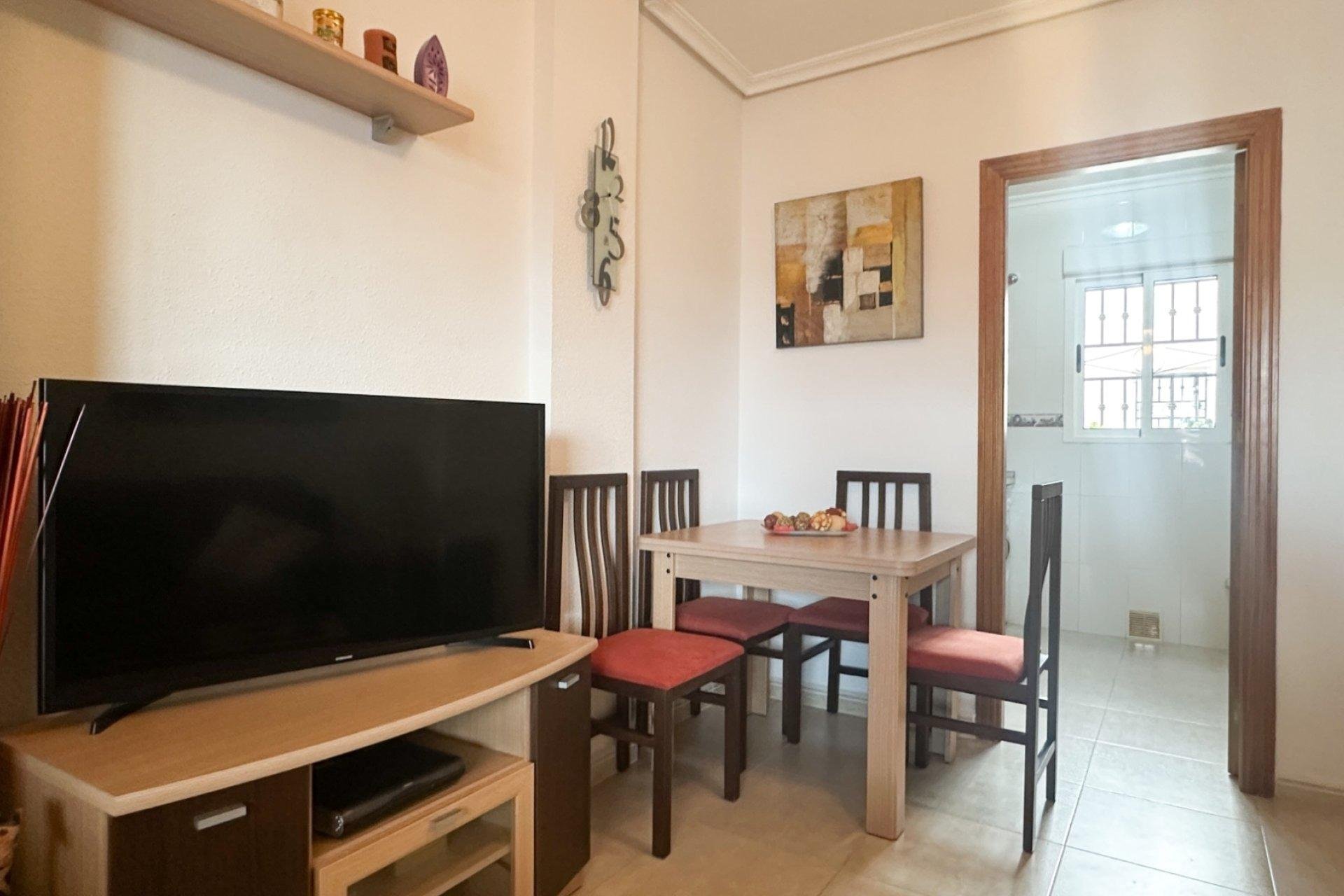 Apartamento en Torrevieja, Alicante, España 2 dormitorios, 66 m2 No. 167309