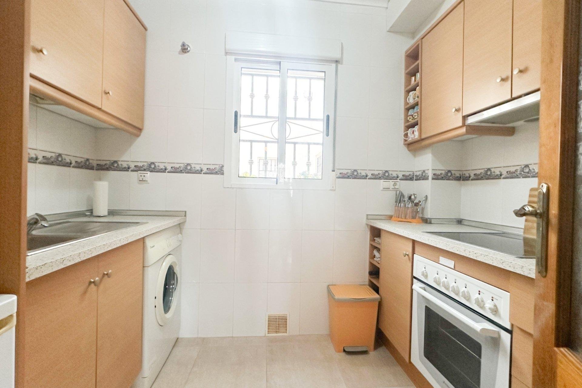 Apartamento en Torrevieja, Alicante, España 2 dormitorios, 66 m2 No. 167309