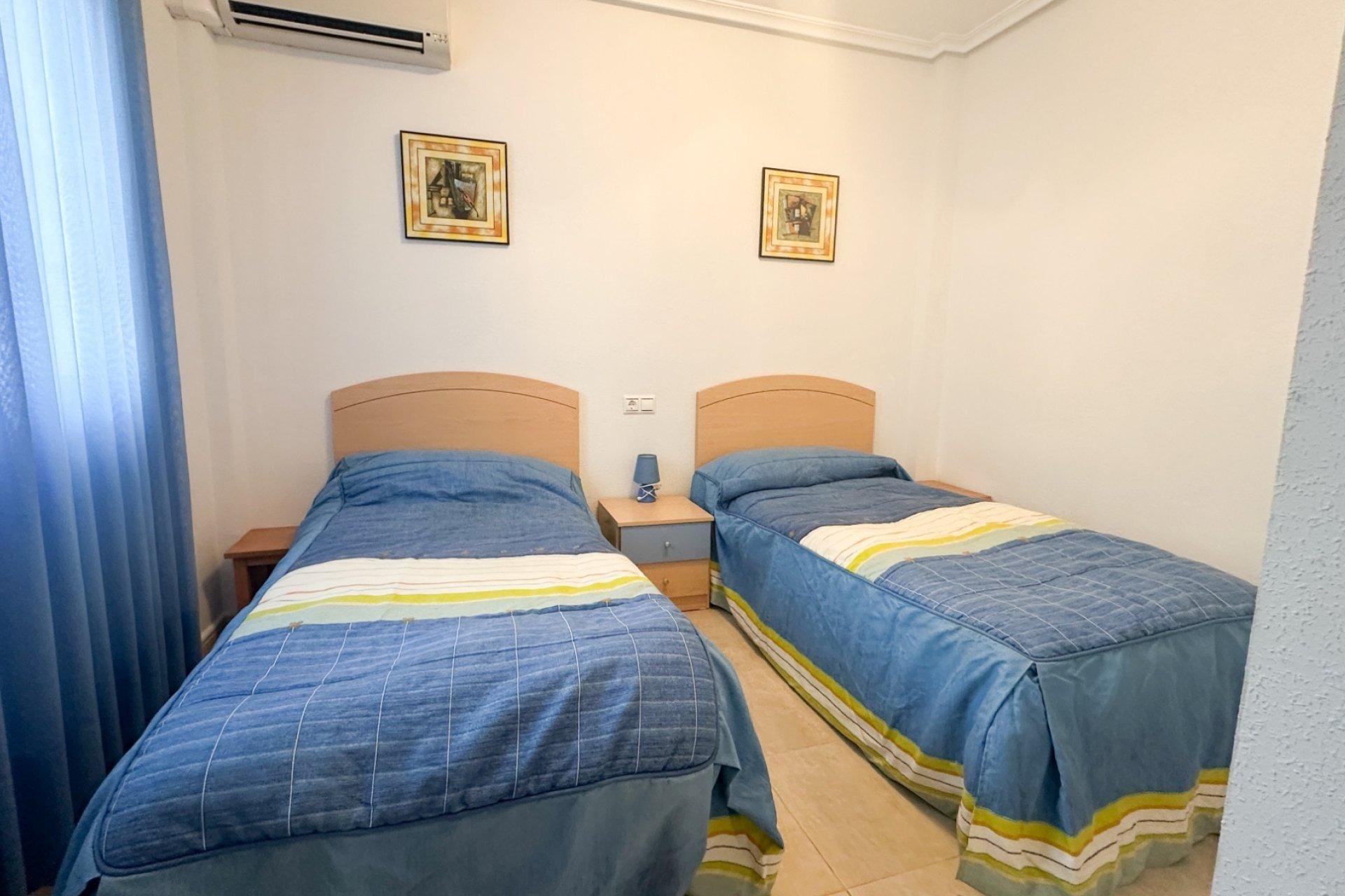 Apartamento en Torrevieja, Alicante, España 2 dormitorios, 66 m2 No. 167309
