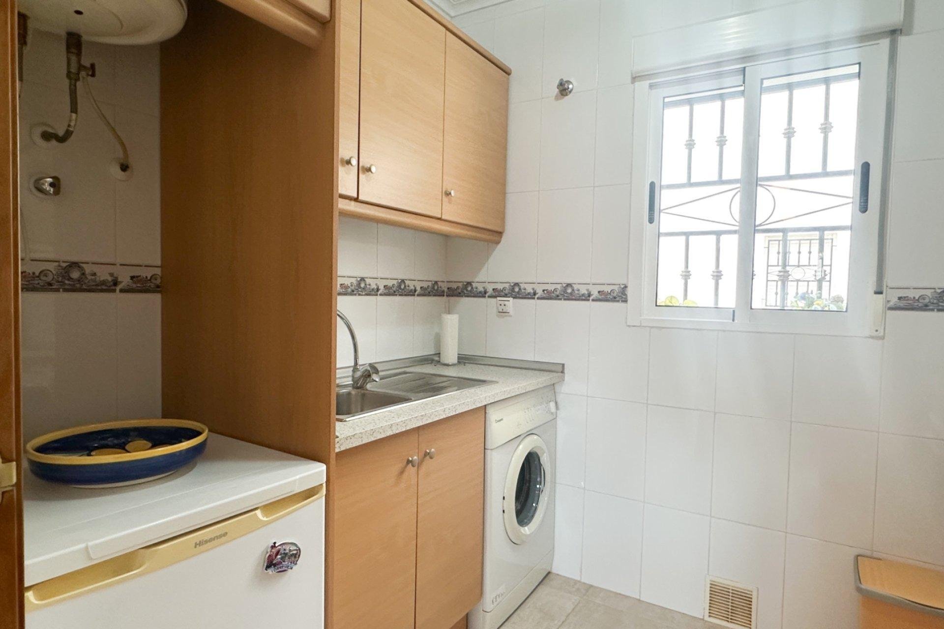 Apartamento en Torrevieja, Alicante, España 2 dormitorios, 66 m2 No. 167309