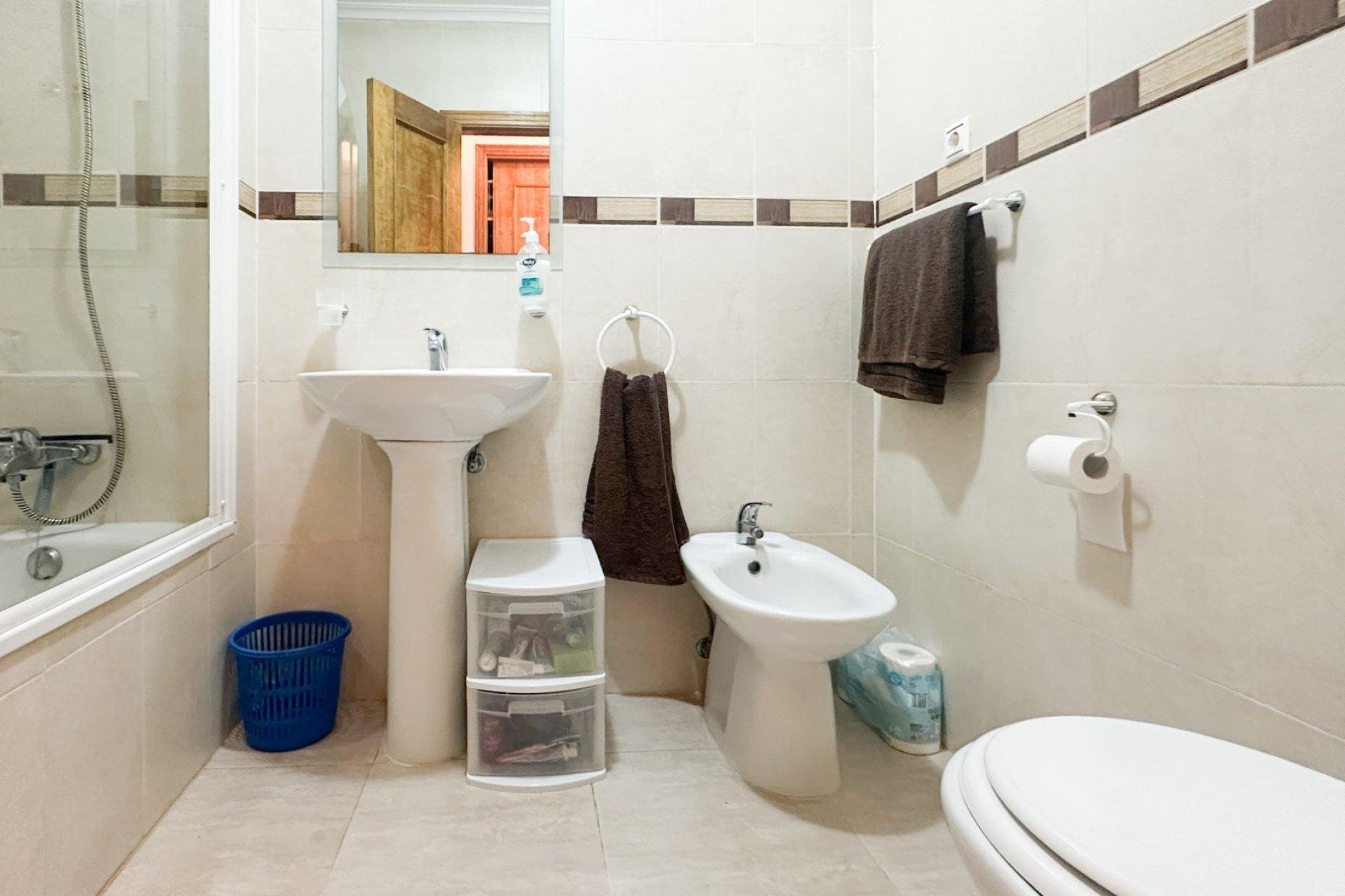 Apartamento en Torrevieja, Alicante, España 2 dormitorios, 66 m2 No. 167309