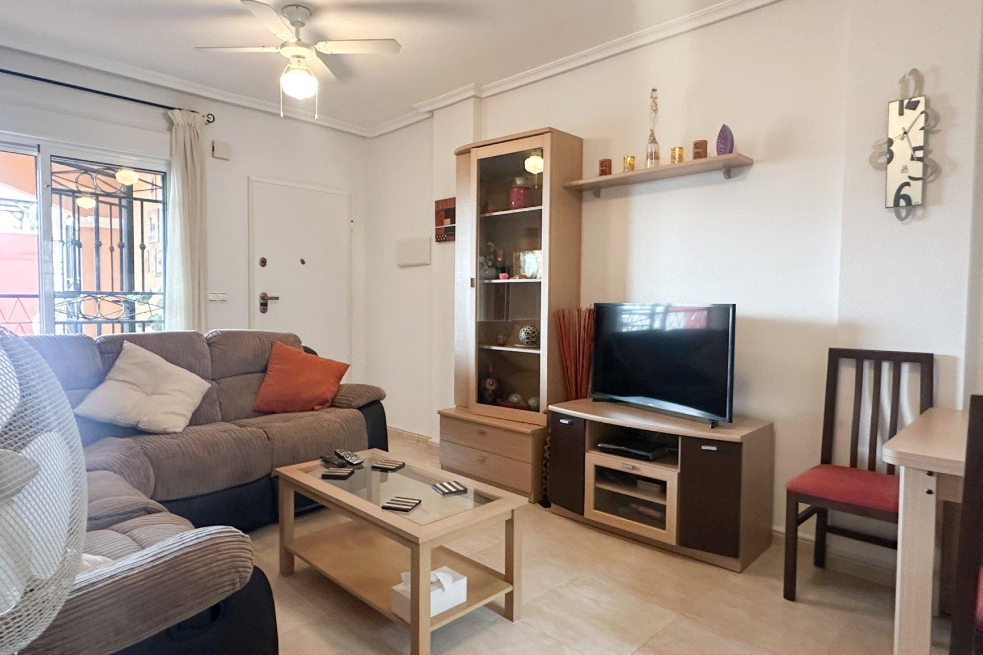Apartamento en Torrevieja, Alicante, España 2 dormitorios, 66 m2 No. 167309