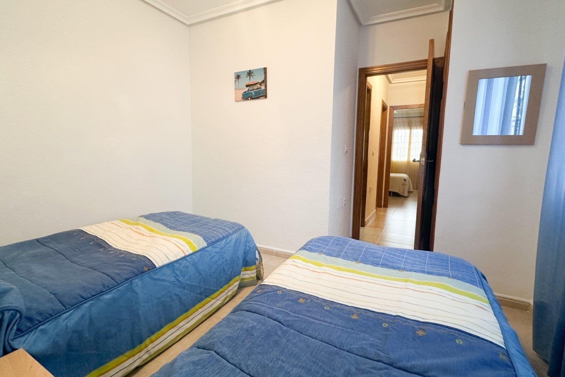 Apartamento en Torrevieja, Alicante, España 2 dormitorios, 66 m2 No. 167309