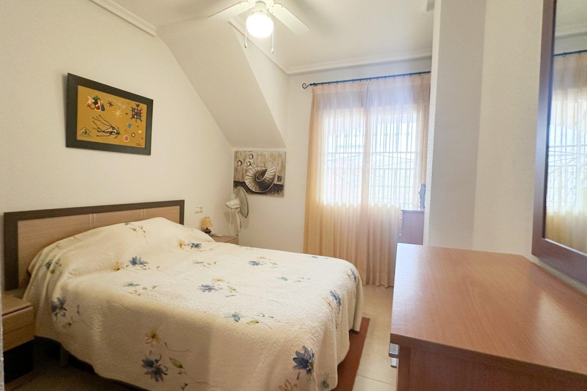 Apartamento en Torrevieja, Alicante, España 2 dormitorios, 66 m2 No. 167309