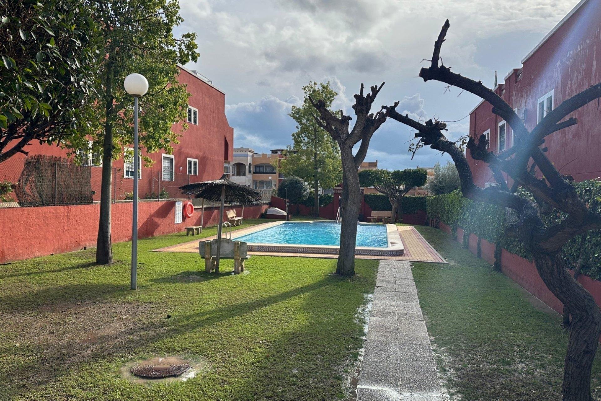 Apartamento en Torrevieja, Alicante, España 2 dormitorios, 66 m2 No. 167309