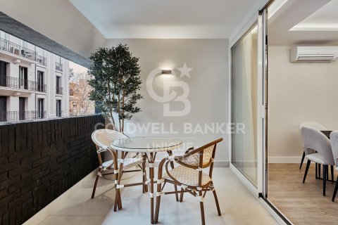 Apartamento en venta en Madrid, España 3 dormitorios, 150 m2 No. 157140 - foto 2