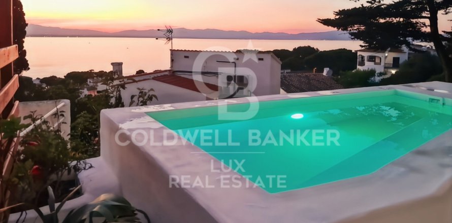 Сasa en L'Escala, Gerona, España 2 dormitorios, 136 m2 No. 157141